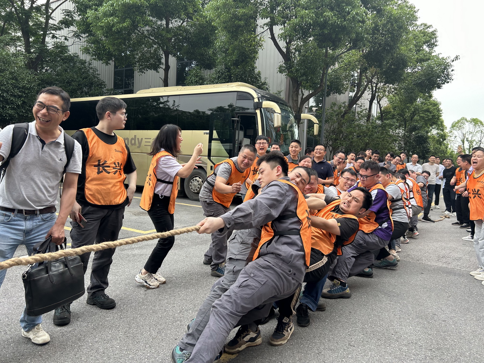 加油！加油！凝“绳”聚力，“5001拉斯维加斯杯”首届拔河角逐火热开赛